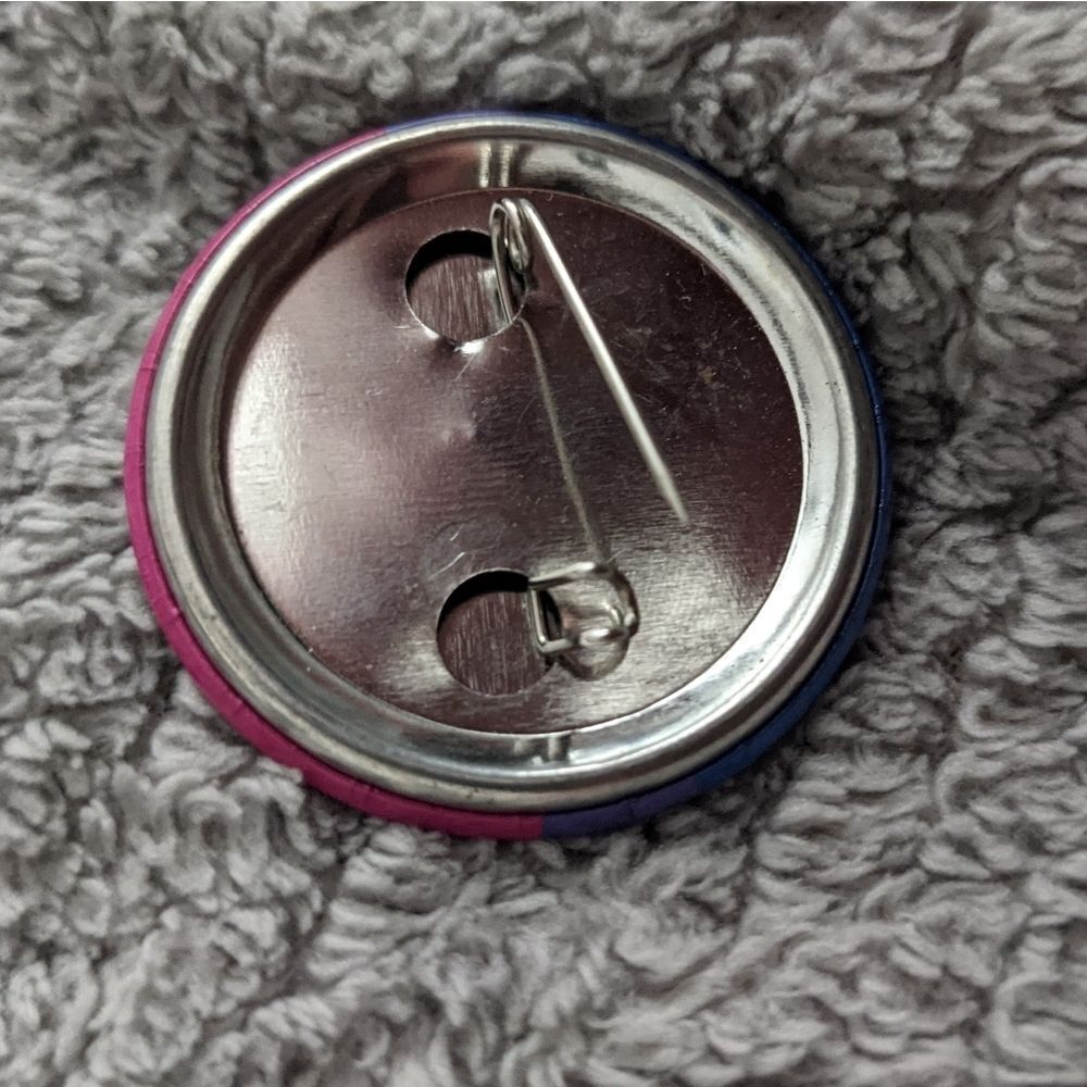 Bisexual flag pin‎ - Picture 3 of 3